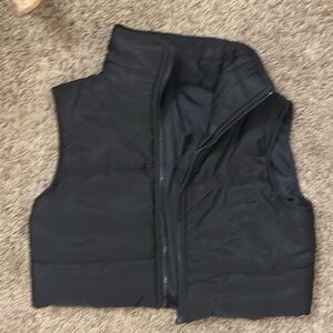 SHEIN Black Cropped Puffer Vest. Women’s Small. EUC.